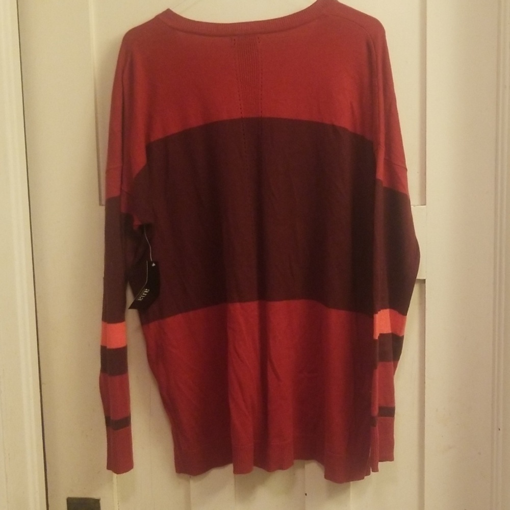 Nwt Red striped vneck long sleeved sweater - Picture 4 of 4